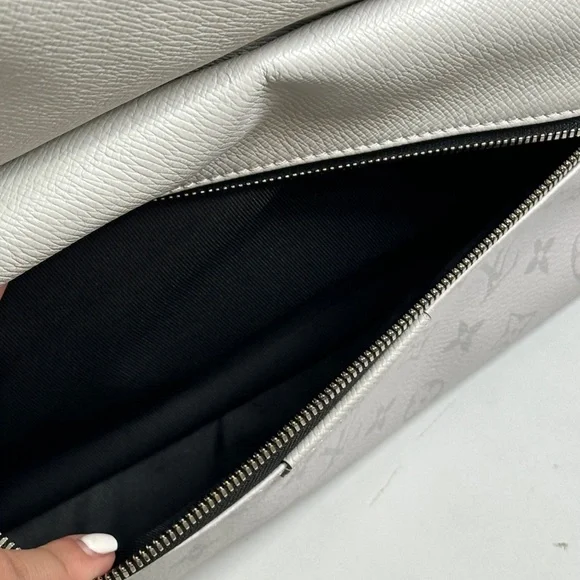 Louis Vuitton Discovery Backpack - Picture 8 of 9